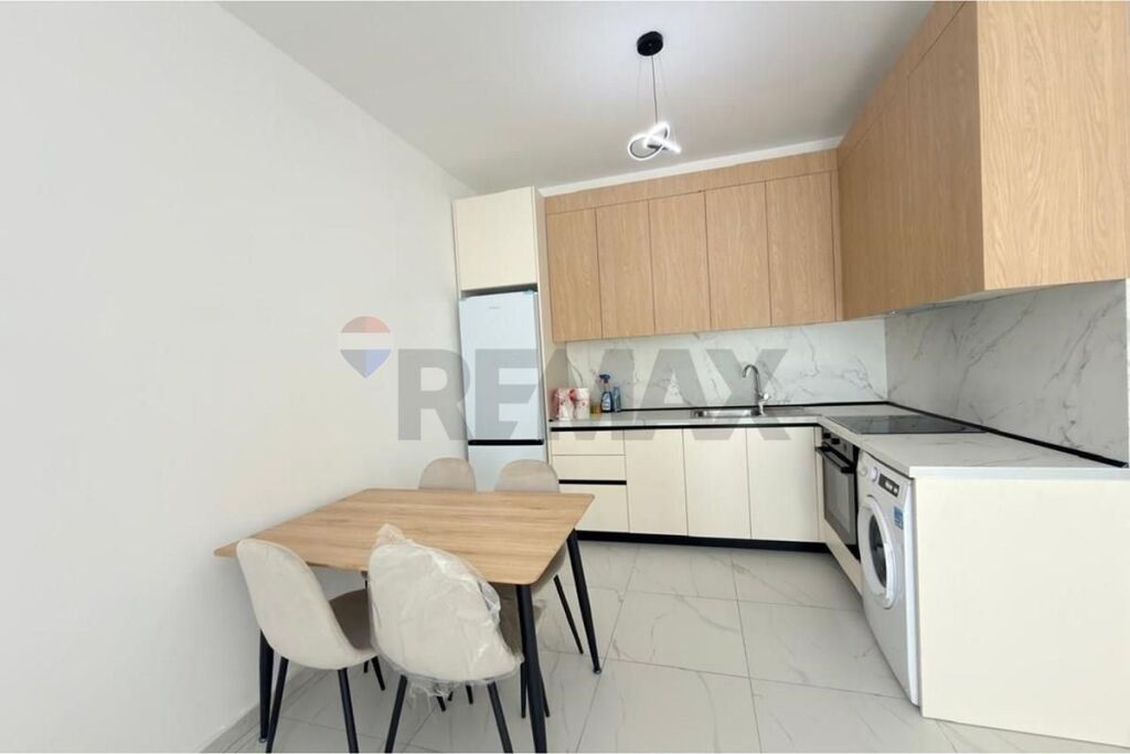 Apartament 1+1 per qira tek Sheshi Shqiponja!
