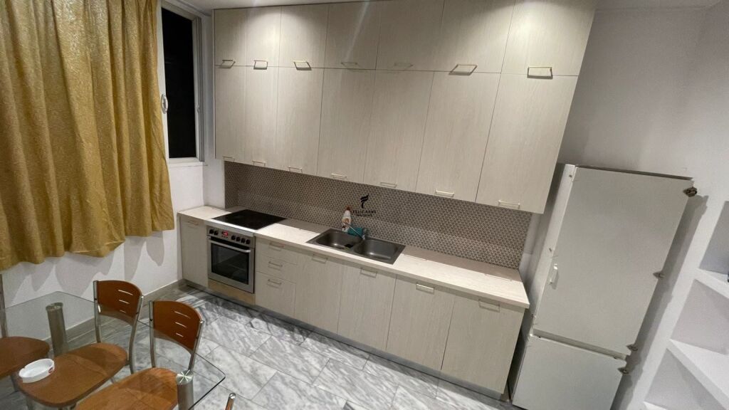 APARTAMENT ME QERA 2+2 RRUGA E DIBRES 50.000 LEKE FH-79151