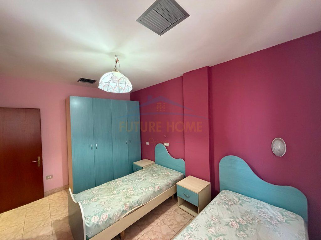 Shitet, Duplex 4+1+2, Selite , Tiranë.