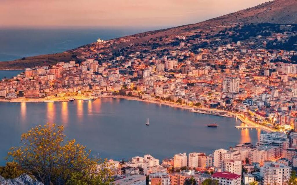 Shitet Apartament 2+1 në Sarandë Pranë Plazhit Era, Rruga Mitat Hoxha