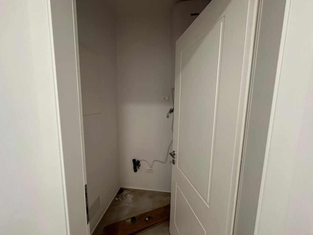 🏢 Jepet me Qira Apartament 2+1 + Post Parkimi 📍 Rruga e Kosovarëve, Rezidenca Lake View