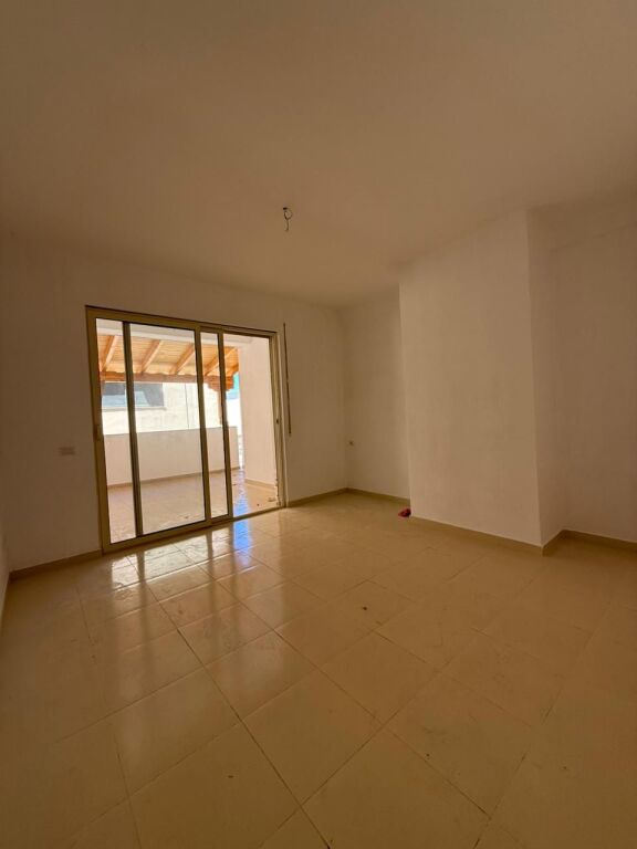 Shitet Apartament 2+1 pranë Ish-URT, ngjitur me KMY