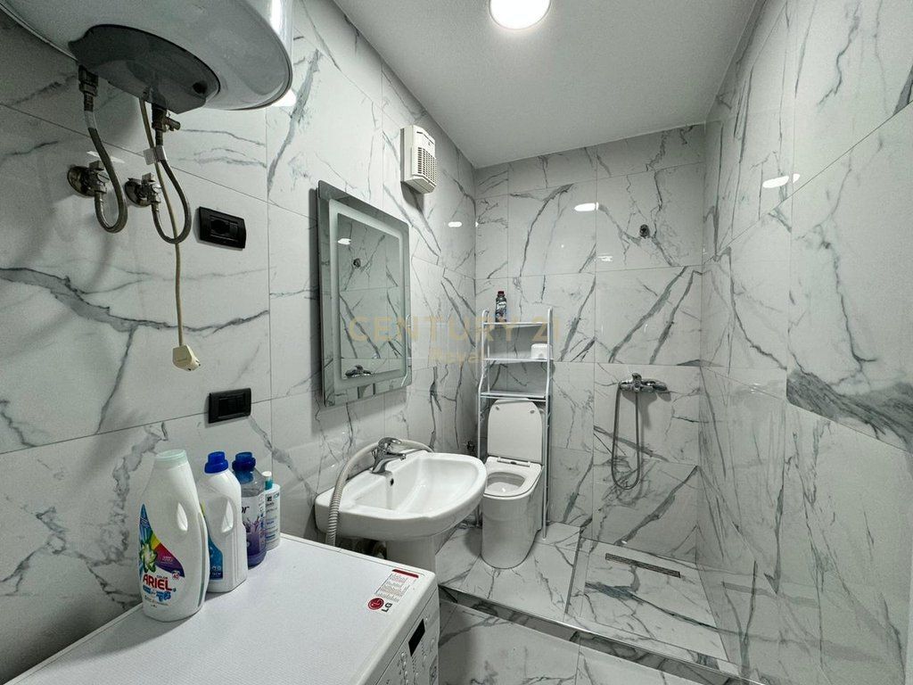 Jepet me qira apartament 2+1+2 plus post parkimi ne Rrugen e Kosovareve