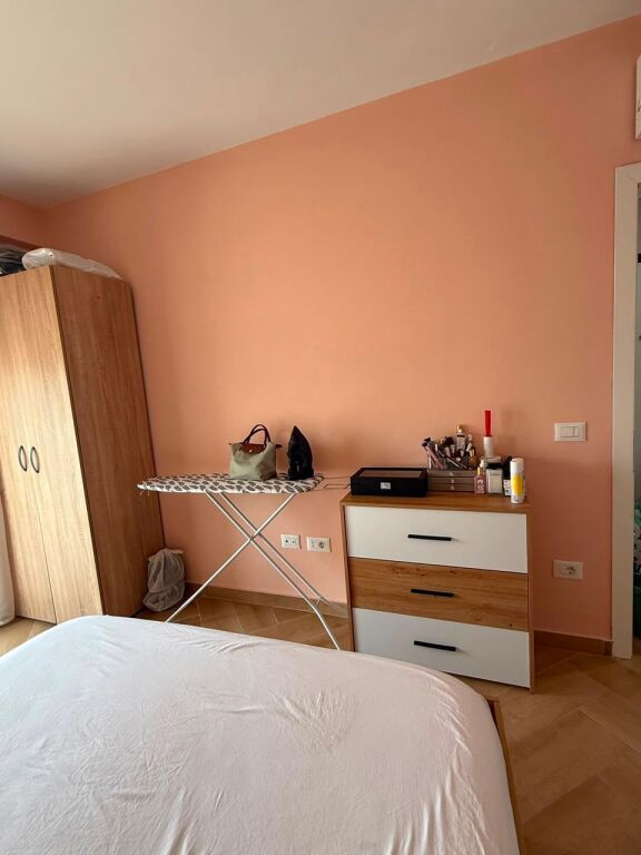 🏢Shkolla e Baletit,jepet me qera apartament 1+1+post parkimi,i mobiluar 65,000Leke