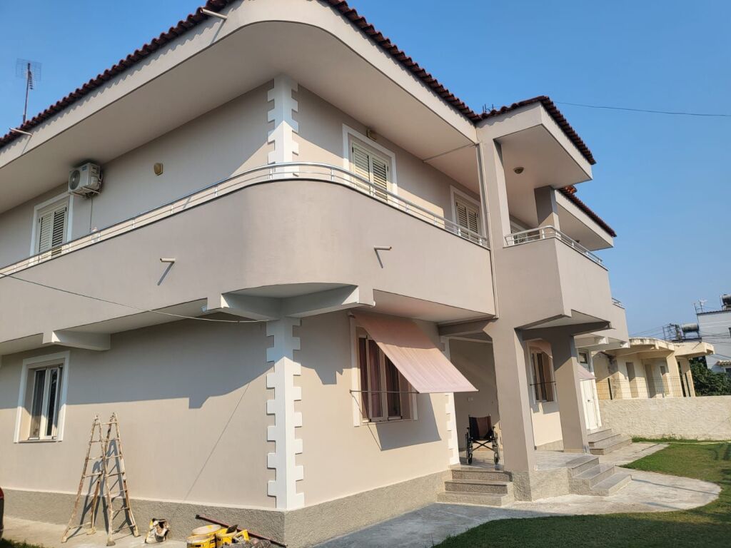 Vilë 2-Katëshe për Shitje në Plazh – Pranë Kompleksit Kasa