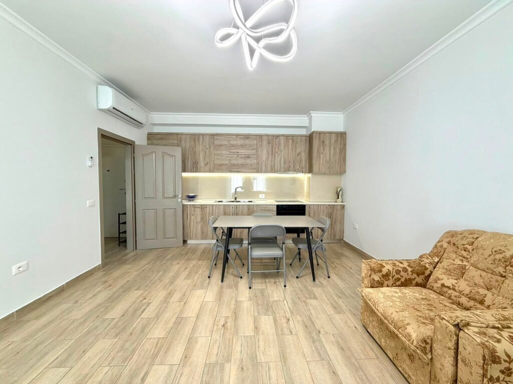 In Affitto: Appartamento 1+1 &amp; Balcone 📍Via Dibra - QSUT || Appartamento Gigante 72m² (55.000 Lek/Mese) Fronte Strada