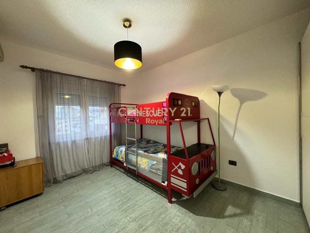Jepet me qira apartament 2+1+2 plus post parkimi ne Rrugen e Kosovareve