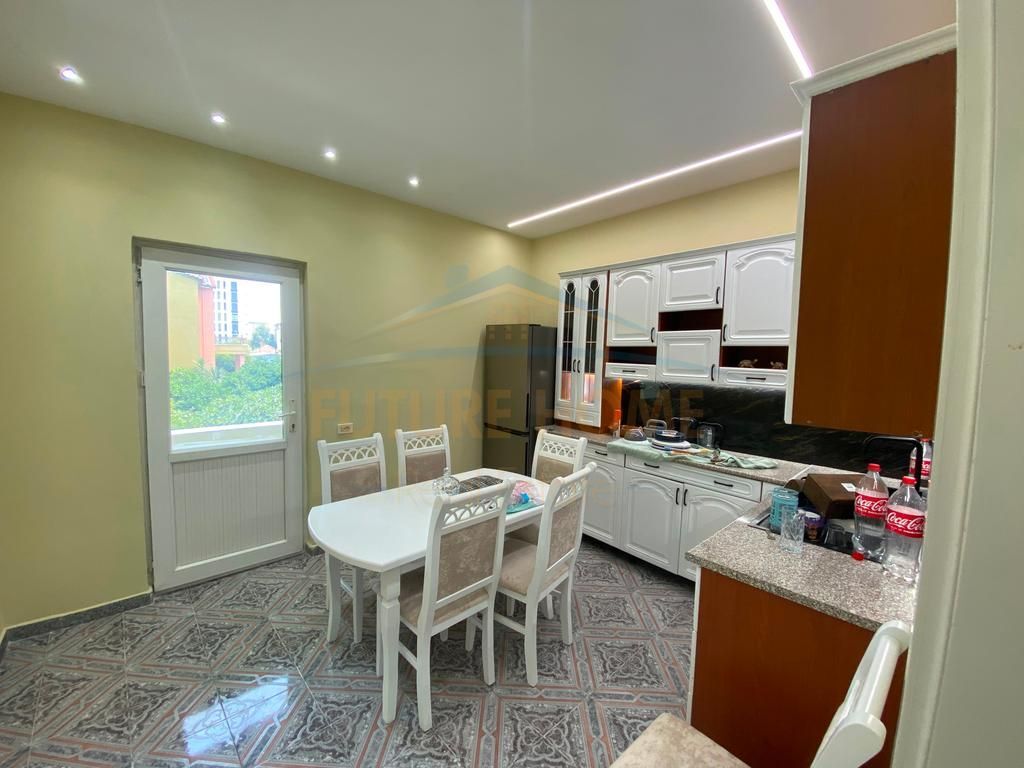 Qera, Apartament , prane Casa Italia, Tirane