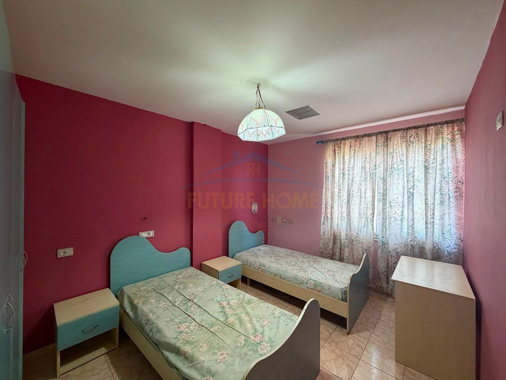 Shitet, Duplex 4+1+2, Selite , Tiranë.