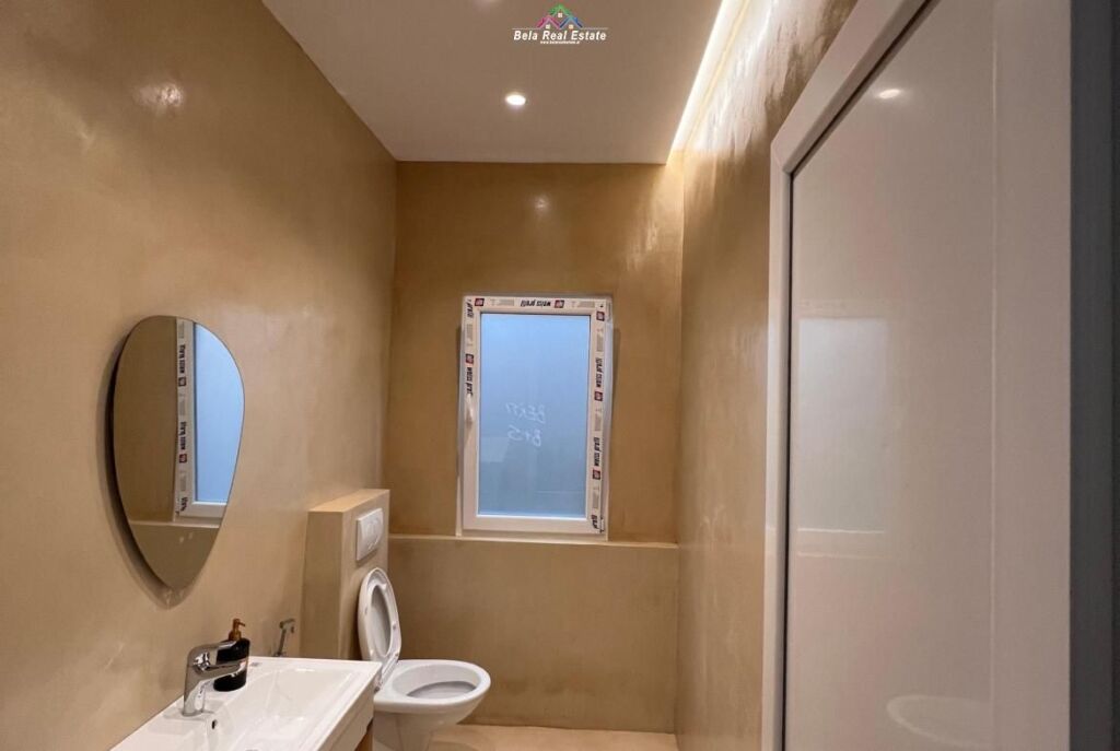 Zyre Me Qera Tek Liqeni i Thate (ID BZ2989) Tirane