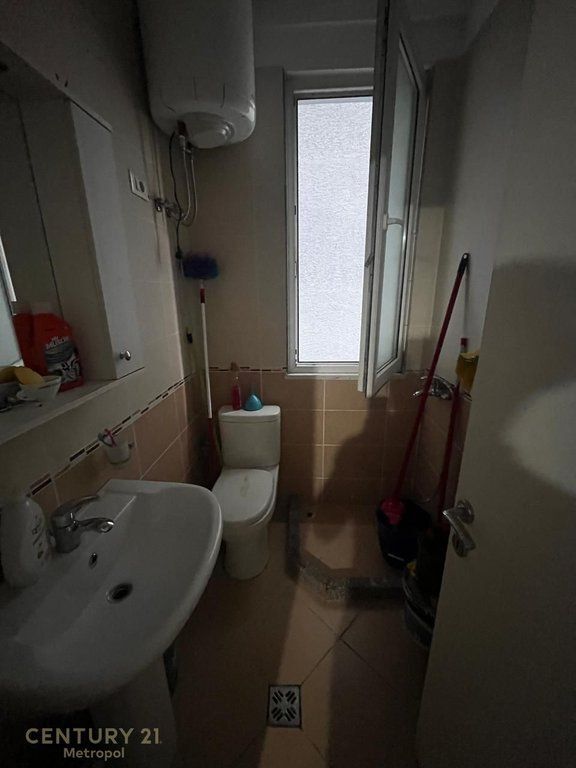 Shitet Apartament 2+1 tek Komuna e Parisit Metropol142879