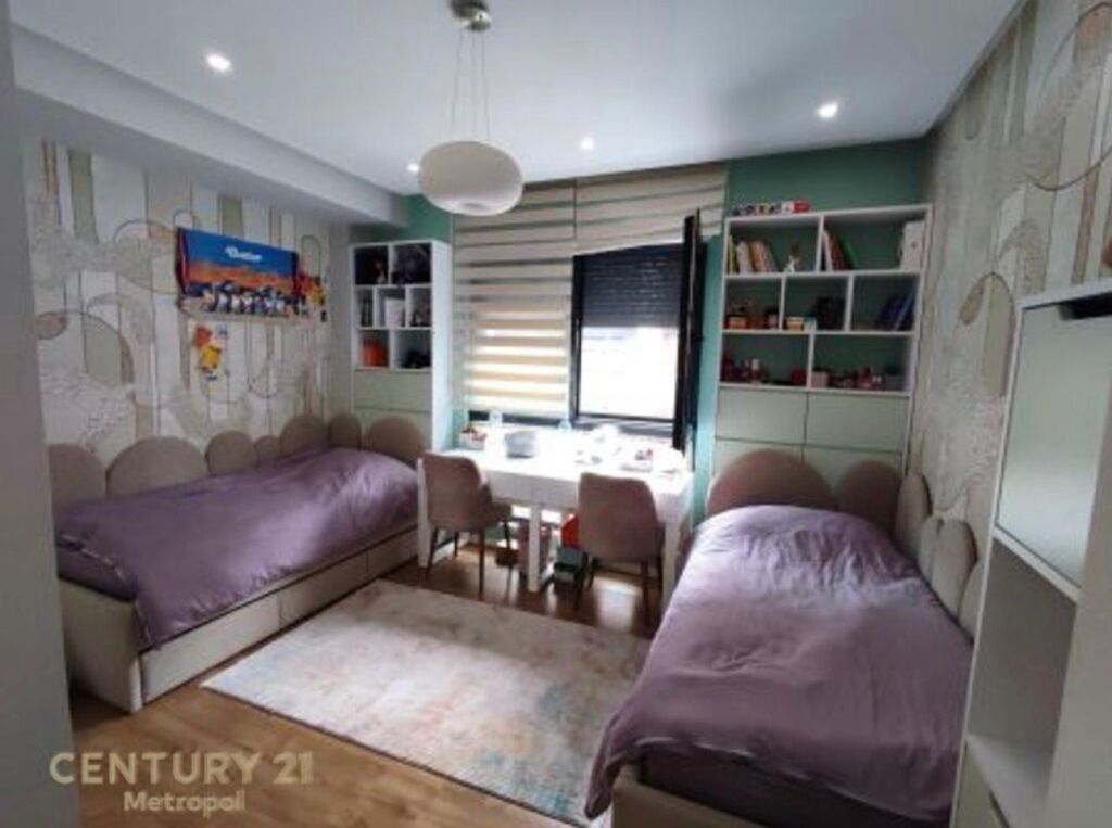 APARTAMENT 2+1+PARKIM+OBORR, LIQENI I THATE!