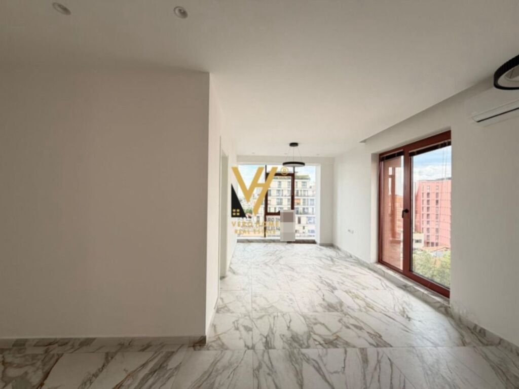 OFFICE 68 M2 FOR RENT ON KAVAJES STREET 1,200 EURO