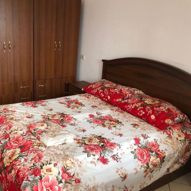 Astir mbarapa Artistit jepet apartament me qera 1+1