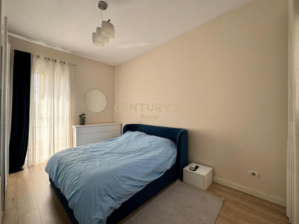 Apartament 2+1 me qira në Rrugën e Barrikadave, Tiranë - 800€ | 75 m²