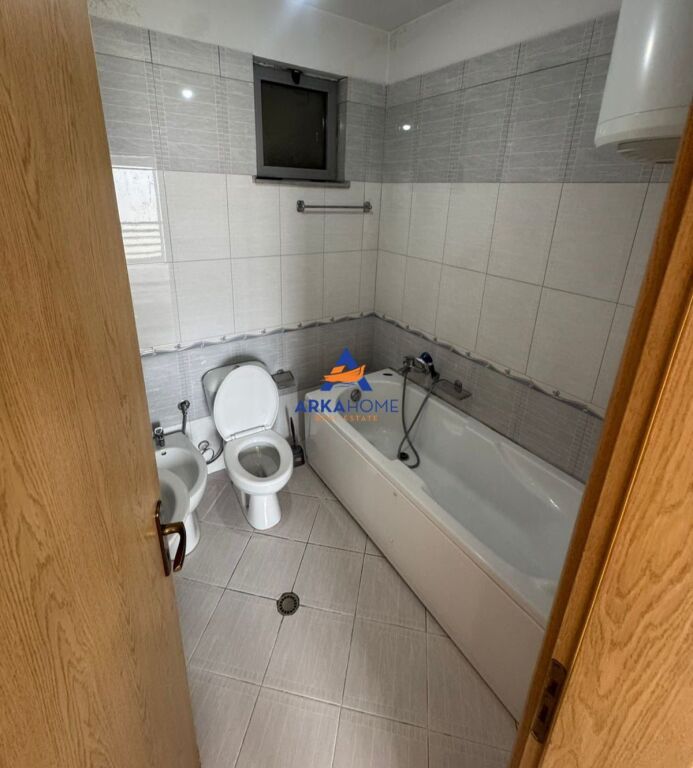JEPET APARTAMENT ME QERA 2+1+BALLKON "PRANE BAR OSLO, ASTIR" 500 EURO