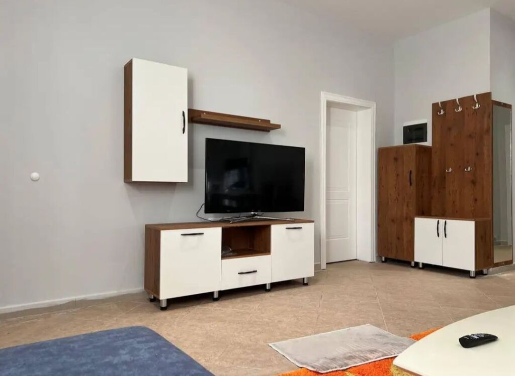 Jepet Apartamenti me Qera 80 m2 i mobiluar - Fresku