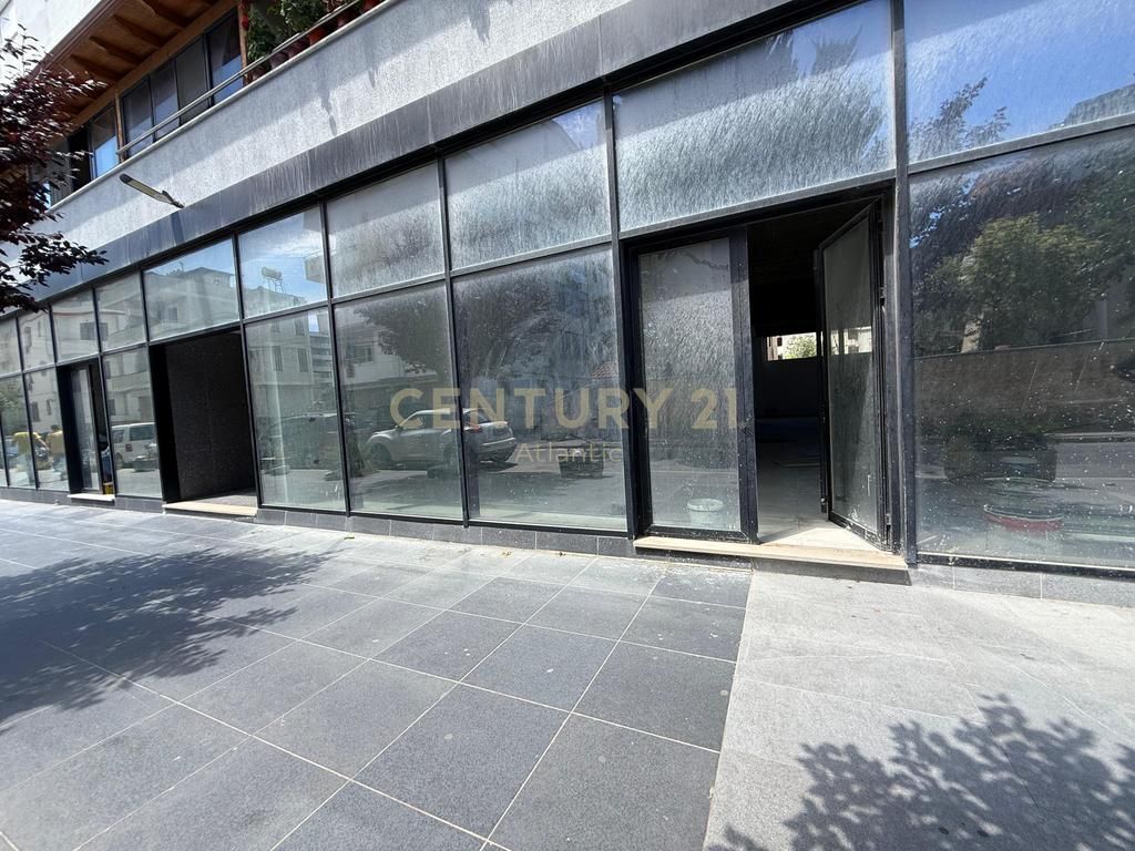🏢 Commercial Unit for Sale 348.85m² at the Beach, Durrës – Possibility to Divide into 2 Parts and Sell.
