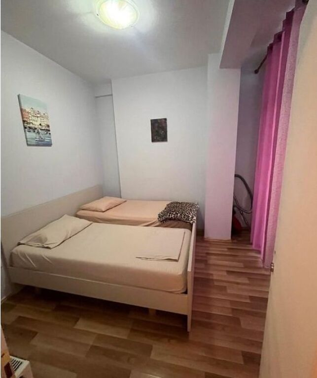 Shitet Apartament 2+1 tek Komuna e Parisit