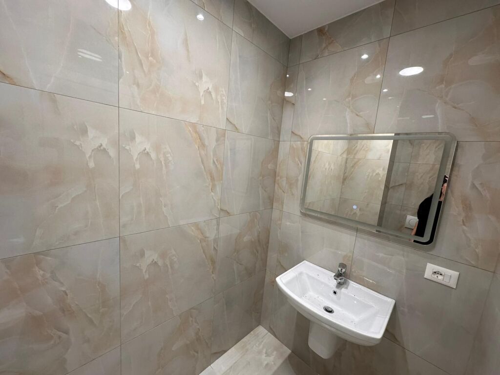 🏢 Jepet me Qira Apartament 2+1 + Post Parkimi 📍 Rruga e Kosovarëve, Rezidenca Lake View
