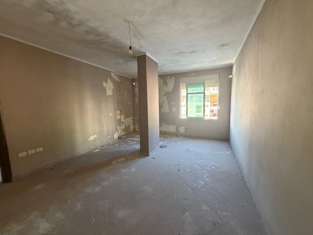 Shitet Apartament 1+1 te Shkembi Kavajes