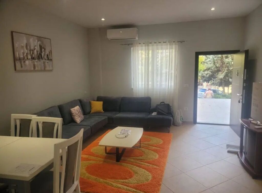 Jepet Apartamenti me Qera 80 m2 i mobiluar - Fresku