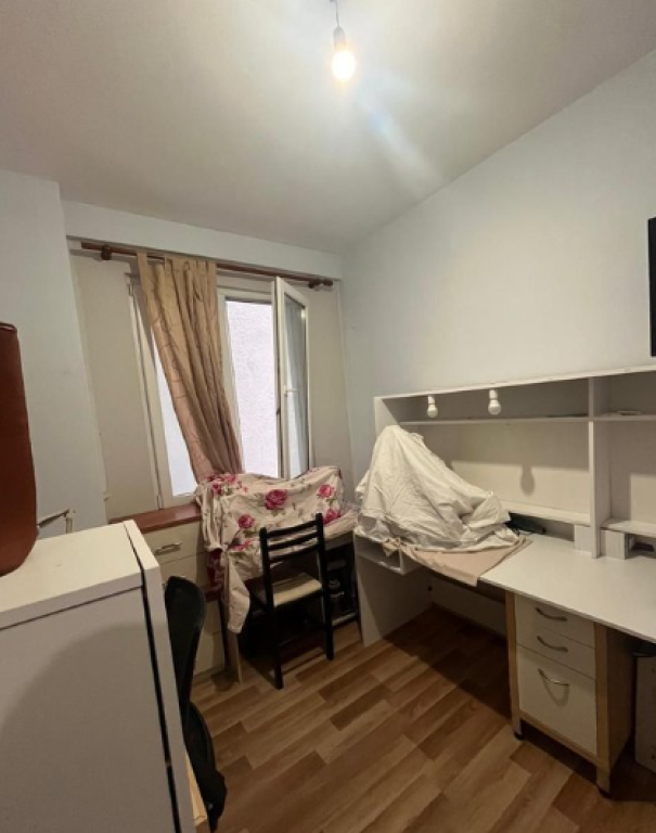 Shitet Apartament 2+1 tek Komuna e Parisit