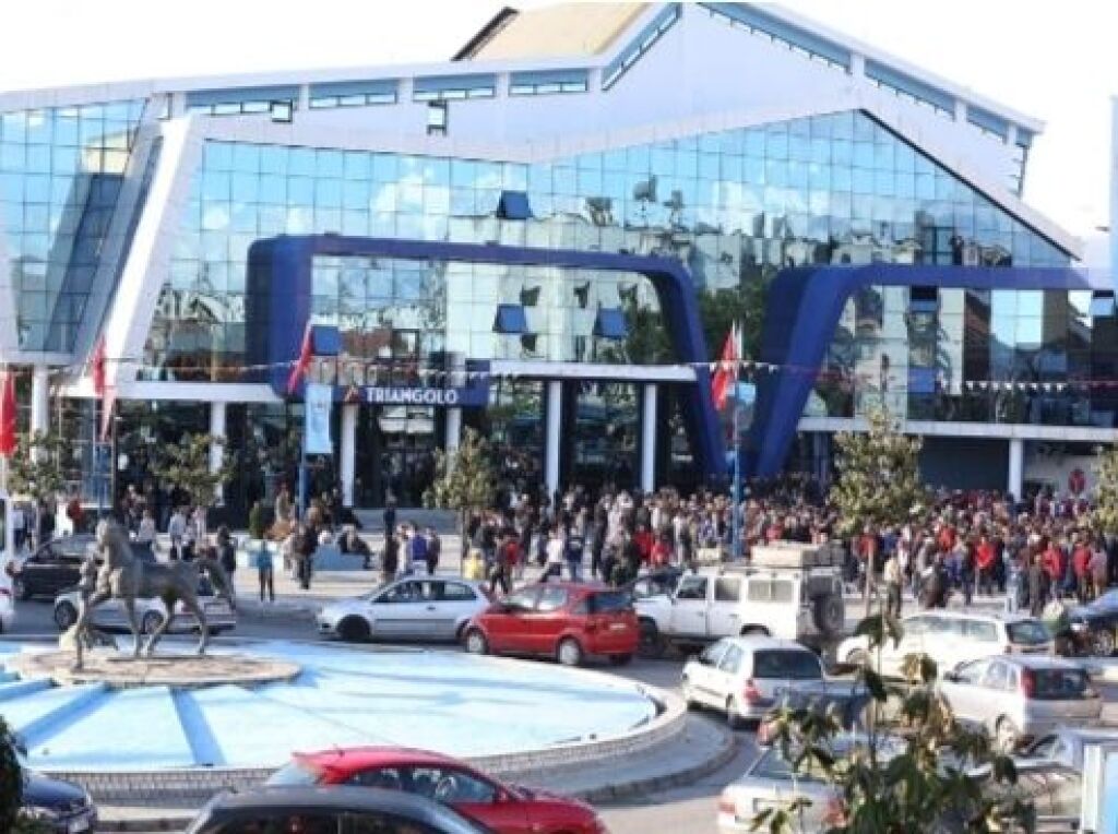 📍 Locale Commerciale in Affitto nel Centro di Kamez, 300 mila lek