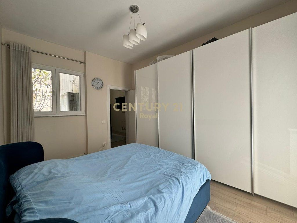 Apartament 2+1 me qira në Rrugën e Barrikadave, Tiranë - 800€ | 75 m²