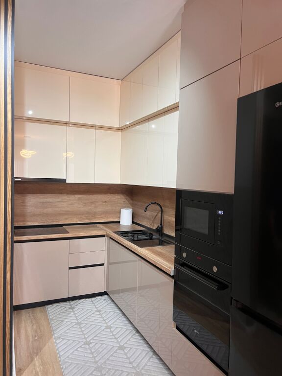 Affittasi 2+1+1 COMPLESSO AURA Via Dritan Hoxha 750€