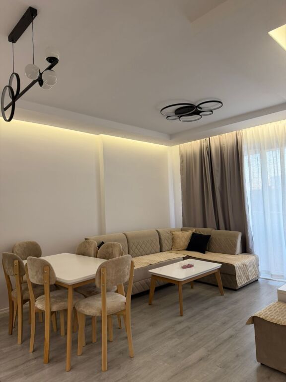Qera | Apartament 2 + 1 + 2 | Shkolla Bashkuar | 550 €/muaj