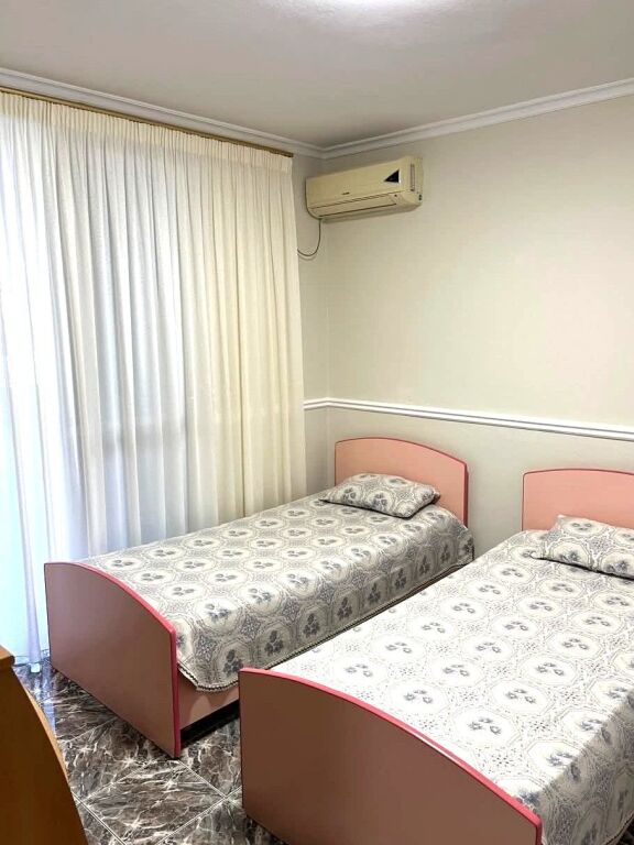 Appartamento 2+1 in affitto, 50000 leke al mese, via Kongresi i Manastirit (ospedale Madre Teresa)