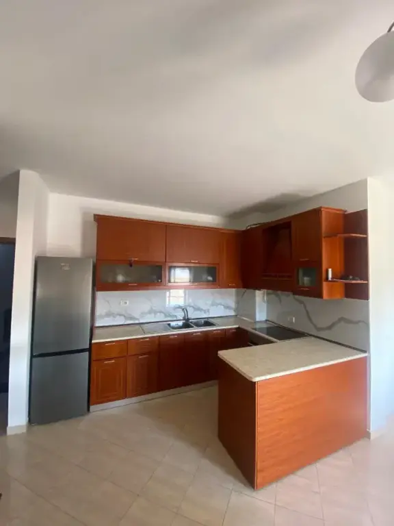 Apartment 2+1 me qira ne Kinostudio