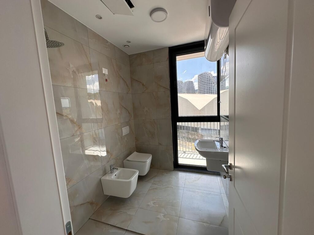 🏢 Jepet me Qira Apartament 2+1 + Post Parkimi 📍 Rruga e Kosovarëve, Rezidenca Lake View