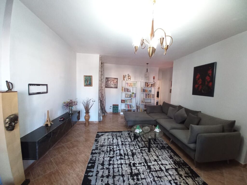 Apartament me Qira 2+1 - Përballë Universitetit Zoja e Këshillit të Mirë