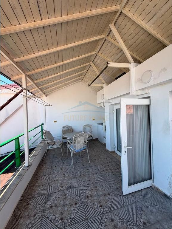 Shitet, Duplex 4+1+2, Selite , Tiranë.