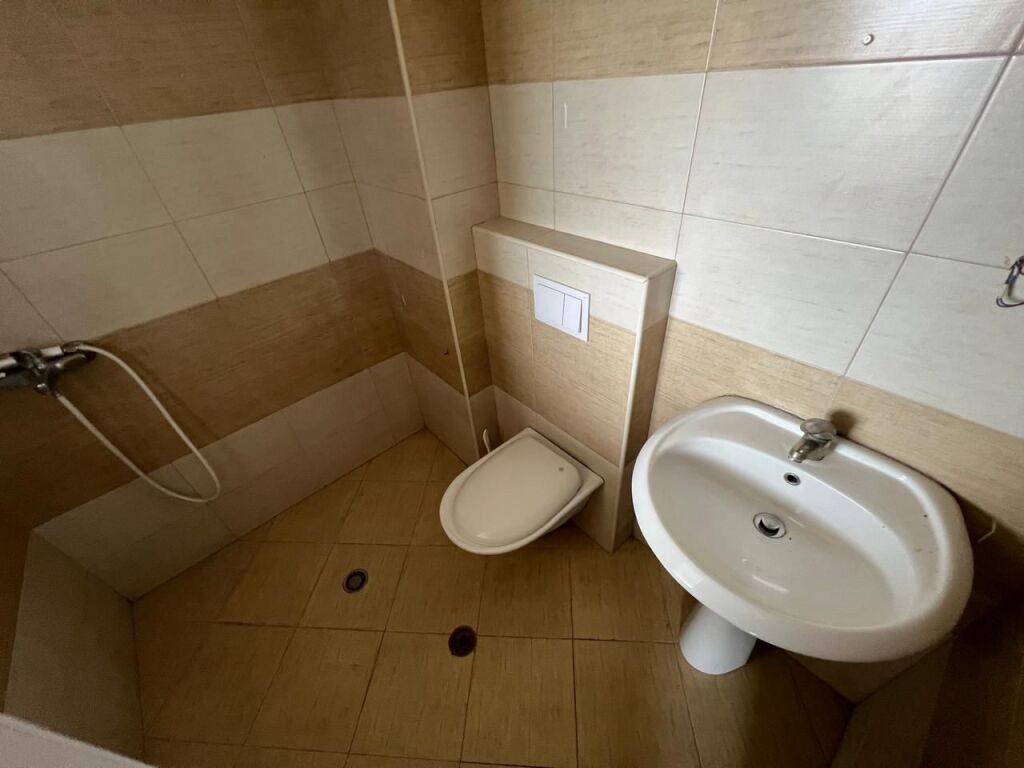 Shitet  apartament  2+1+2+Parkim kopshti Botanik