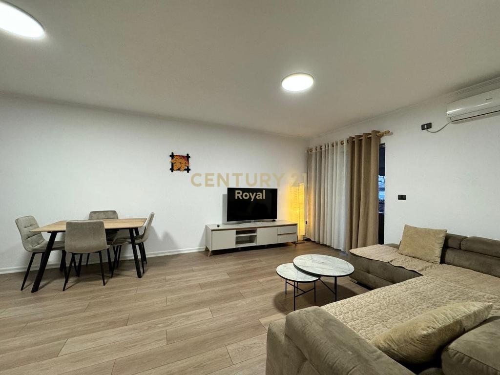 Jepet me qira apartament 2+1+2 plus post parkimi ne Rrugen e Kosovareve