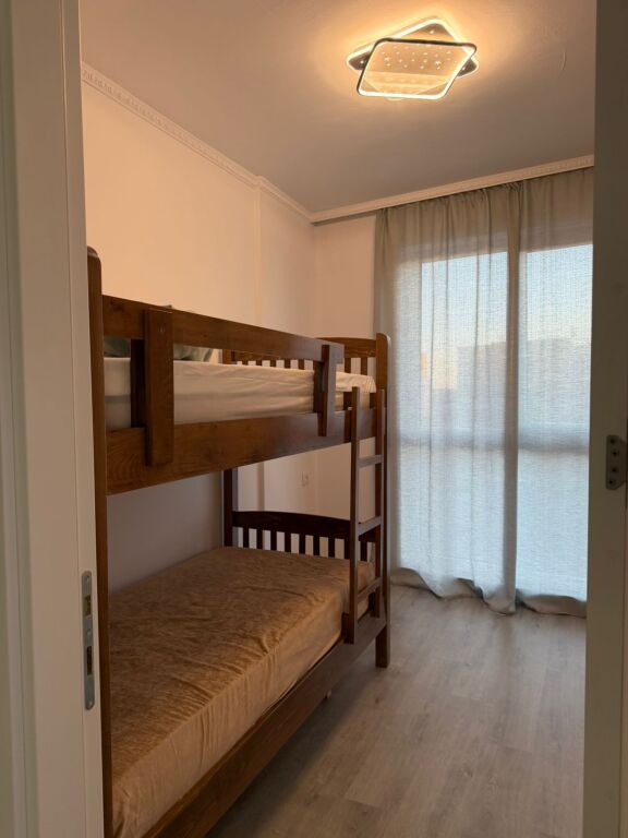 Qera | Apartament 2 + 1 + 2 | Shkolla Bashkuar | 550 €/muaj