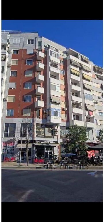 Shitet,Apartament 1+1,Ish Tregu Elektrik, Tiranë