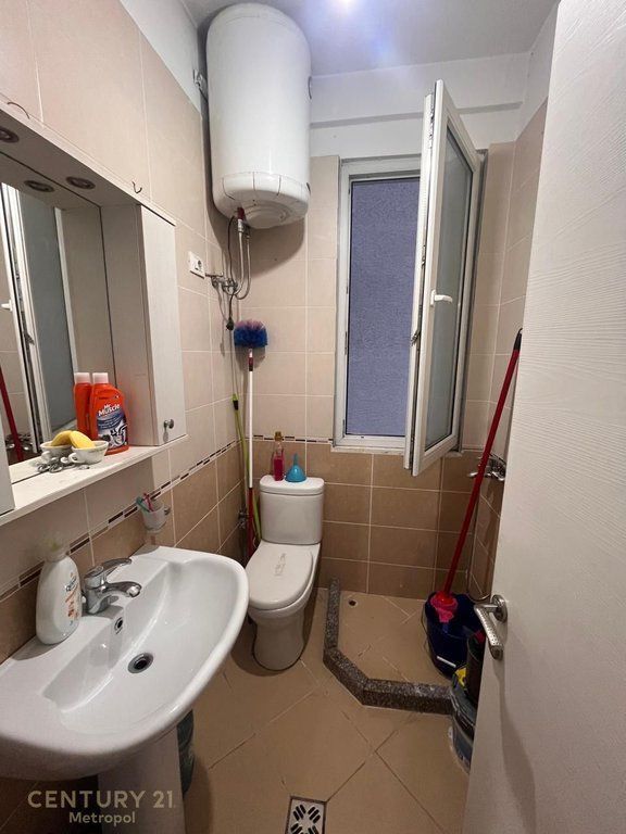 Shitet Apartament 2+1 tek Komuna e Parisit Metropol142879