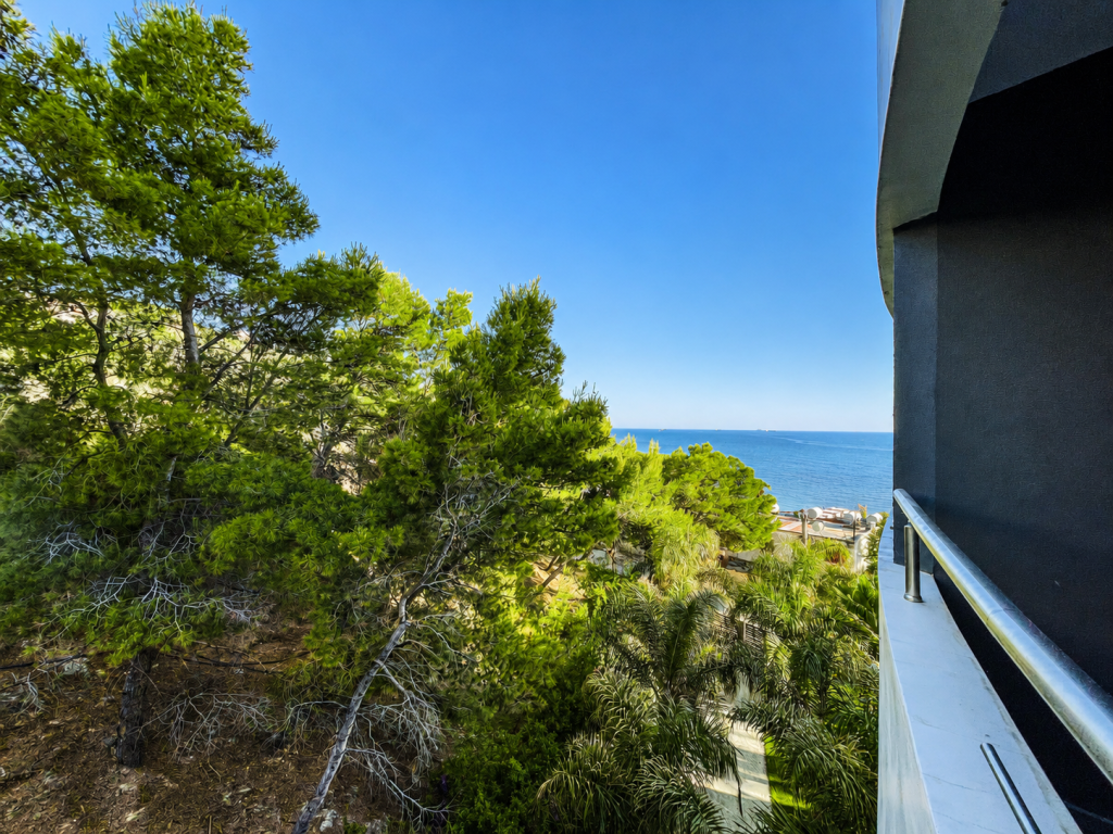 Shitet Apartament 2+1 me Pamje Deti në Currila, Durrës