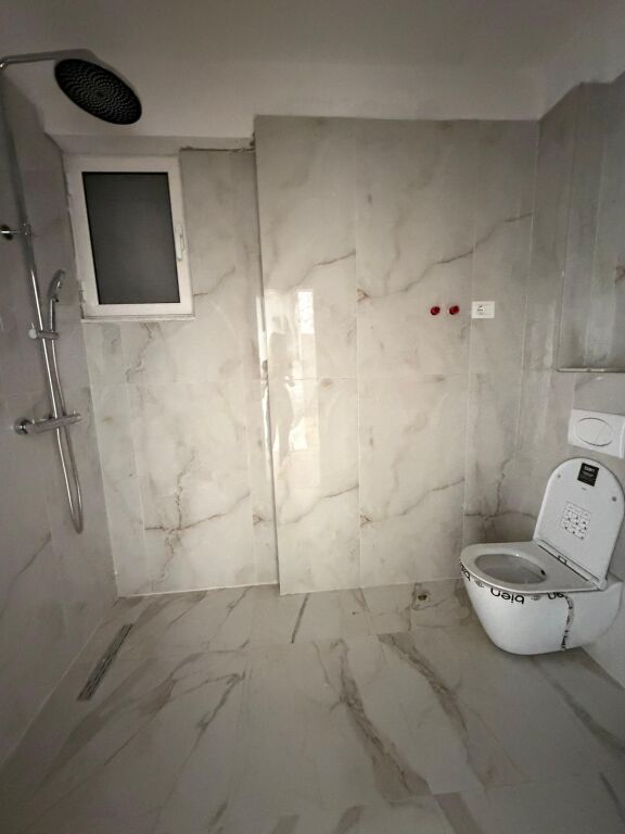 Shitet Apartament 1+1
