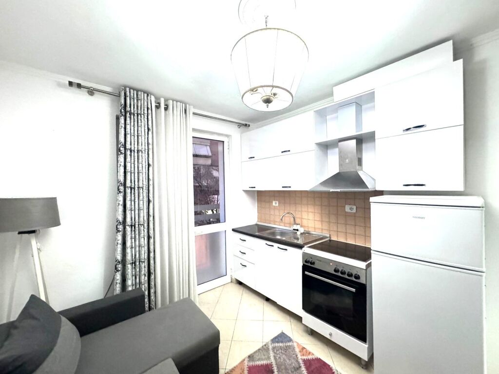 Apartament 1+1 per qira te Sheshi Willson