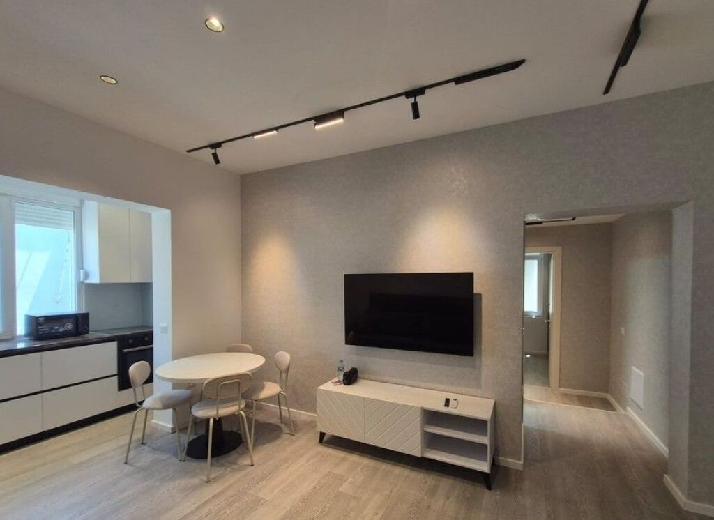 SHITET APARTAMENT 2+1 NË ZEMËR TË BLLOKUT, TIRANA E RE