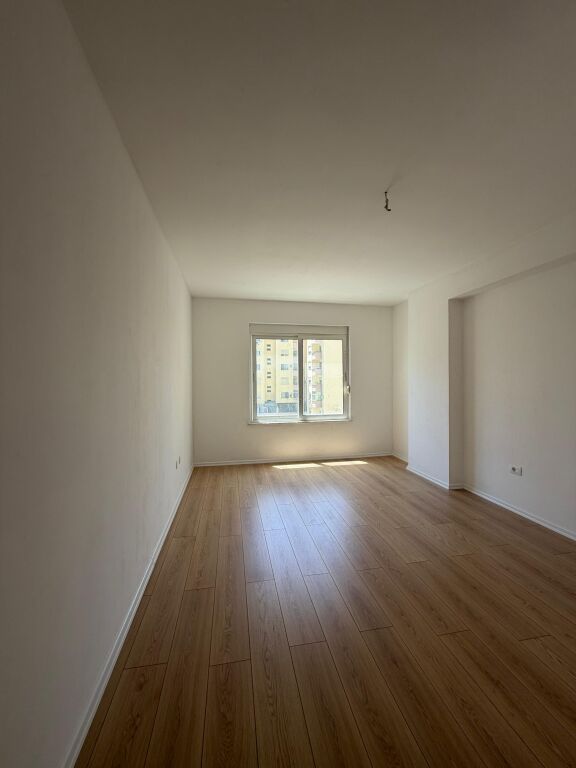 Shitet Apartament 2+1