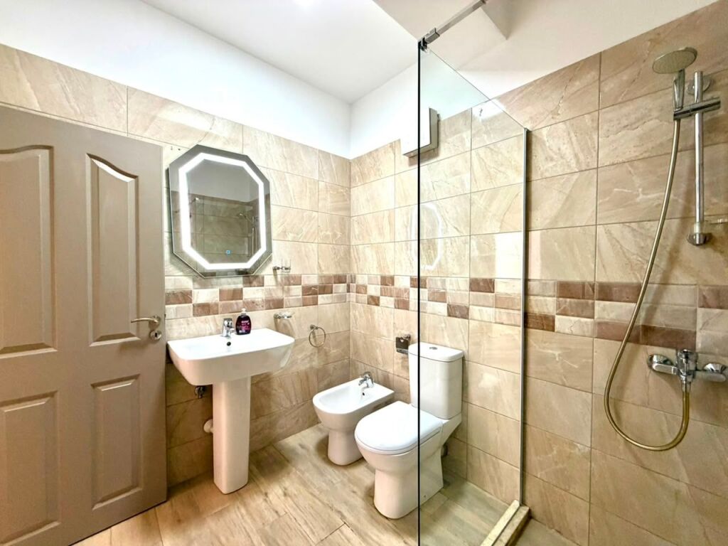 In Affitto: Appartamento 1+1 &amp; Balcone 📍Via Dibra - QSUT || Appartamento Gigante 72m² (55.000 Lek/Mese) Fronte Strada