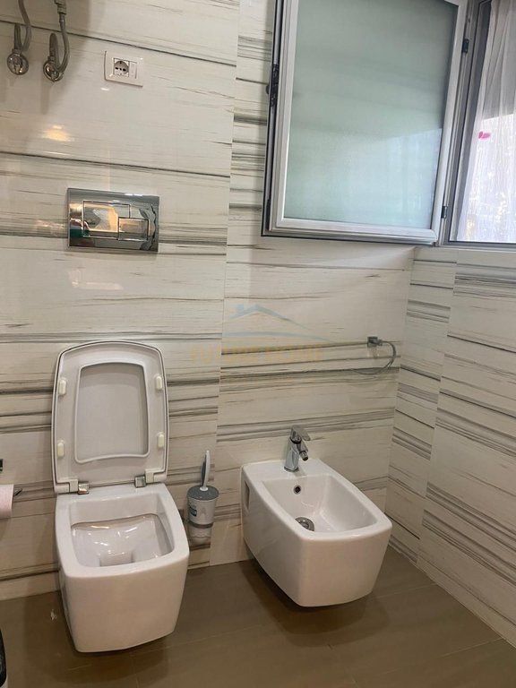 Title Shitet, Apartament 3+1+2, Pastiçeri Melisa, Fresku, Tiranë