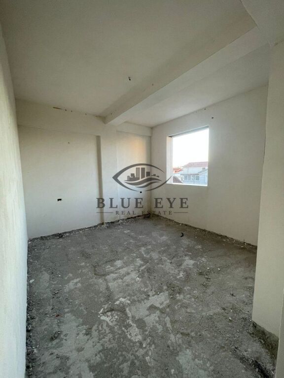 Appartamento 2+1+2 In Vendita a Stadiumi, Durrës