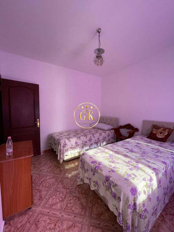 🏡 APARTAMENT ME QERA 2+1+2 ME BALLKON – TEK GJYKATA, DURRËS QENDER